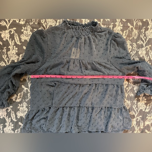 ๐ Chiffon Swiss Dot blouse - Picture 3 of 4